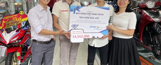 Khách hàng Lưu Tuấn Minh (Hà Đông, Hà Nội) nhận bồi thường từ công ty Bảo HIểm